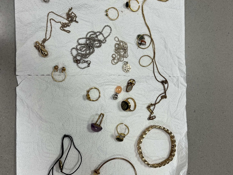 POL-UN: Werne - Eigentümer sichergestellten Schmucks gesucht - Foto: presseportal.de