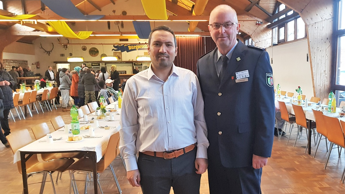 POL-HX: Gemeinsames Fastenbrechen - KIA-Beauftragter der Polizei begleitet interkulturellen Austausch - Foto: presseportal.de