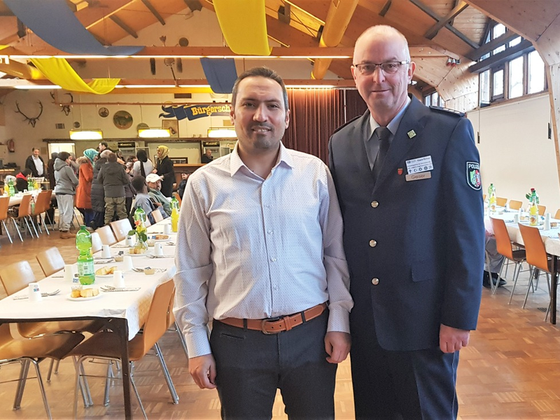 POL-HX: Gemeinsames Fastenbrechen - KIA-Beauftragter der Polizei begleitet interkulturellen Austausch - Foto: presseportal.de