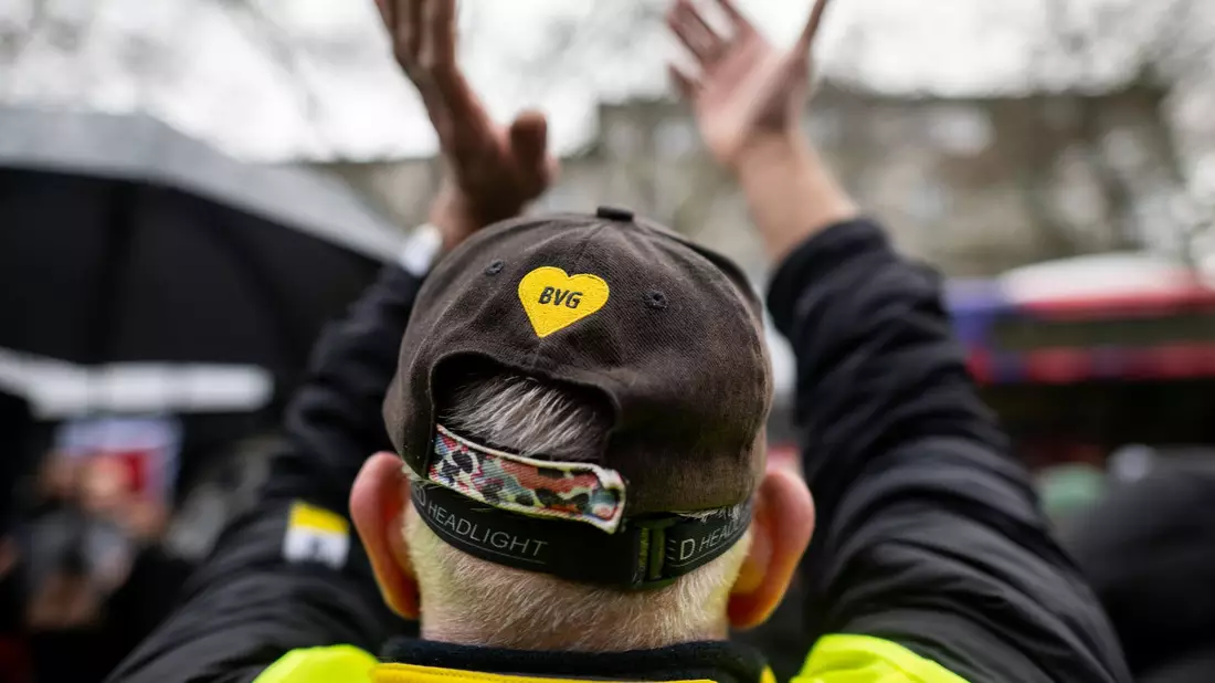 Viermal hat Verdi seit Januar zum Warnstreik bei der BVG aufgerufen. (Archivbild) - Bild: Sebastian Gollnow/dpa