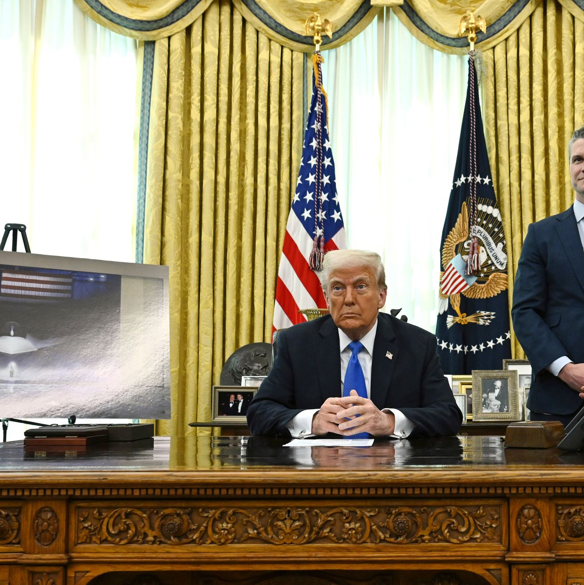 Trump verspricht den «fortschrittlichsten, fähigsten und tödlichsten» Kampfjet aller Zeiten. - Foto: Uncredited/POOL/AP/dpa