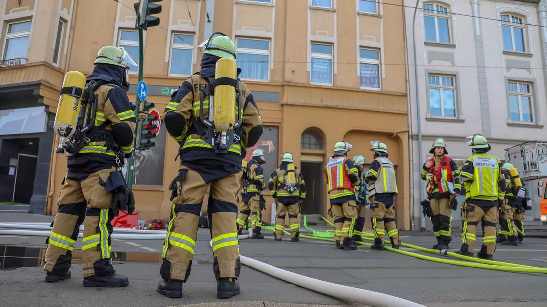 FW-E: Kellerbrand in Essen-Katernberg - dichte Rauchentwicklung in Wohn- und Geschäftsgebäude - Bild: presseportal.de