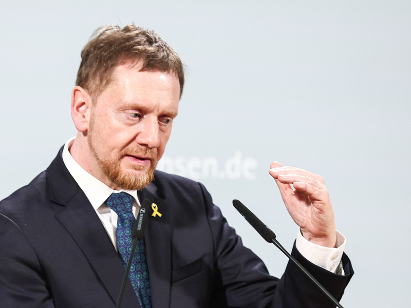Bei der Bundestagswahl waren die ostdeutschen Flächenländer blau gefärbt. Gibt es bald den ersten AfD-Regierungschef? Was der sächsische Ministerpräsident Michael Kretschmer Schwarz-Rot als Gegenrezept vorschlägt.  - Foto: Hannes P Albert/dpa