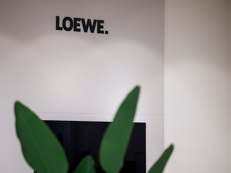 Loewe will künftig nicht nur TV-und Audio-Geräte auf den Markt bringen. - Foto: Daniel Vogl/dpa