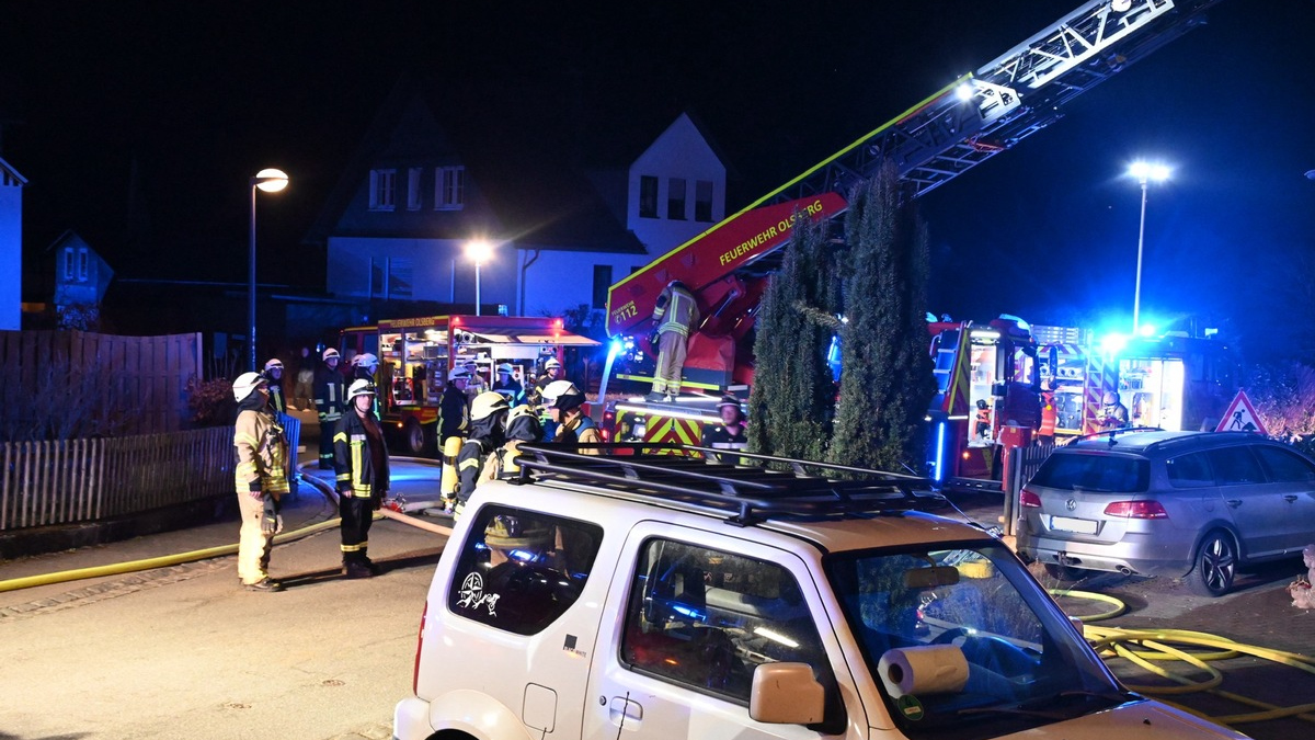 FF Olsberg: Rauchmelder weckt Bewohnerin - Wintergarten steht in Flammen - Foto: presseportal.de
