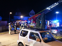 FF Olsberg: Rauchmelder weckt Bewohnerin - Wintergarten steht in Flammen - Foto: presseportal.de