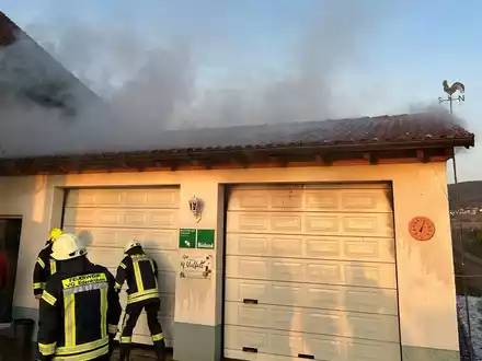 POL-PDLD: Brand einer Doppelgarage - Foto: presseportal.de