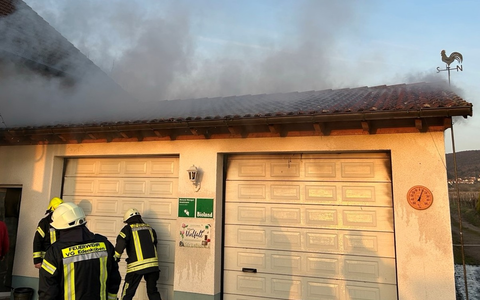POL-PDLD: Brand einer Doppelgarage - Foto: presseportal.de