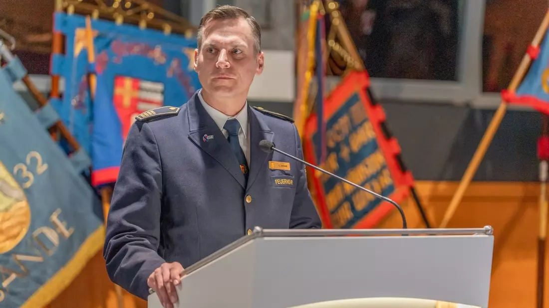 FW Paderborn: Jahreshauptversammlung der Feuerwehr Paderborn in der Mehrzweckhalle Dahl - Bild: presseportal.de