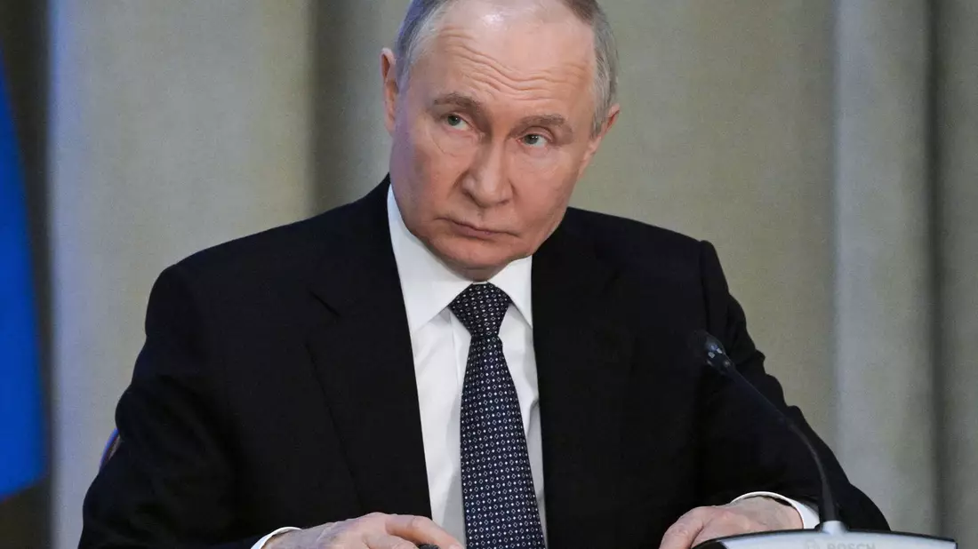 Wladimir Putin drängt Ukrainer nach britischen Angaben dazu, die russische Staatsbürgerschaft anzunehmen. (Archivbild) - Bild: Alexei Nikolsky/Pool Sputnik Kremlin/AP/dpa