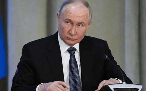 Wladimir Putin drĂ€ngt Ukrainer nach britischen Angaben dazu, die russische StaatsbĂŒrgerschaft anzunehmen. (Archivbild) - Foto: Alexei Nikolsky/Pool Sputnik Kremlin/AP/dpa Wladimir Putin drĂ€ngt Ukrainer nach britischen Angaben dazu, die russische StaatsbĂŒrgerschaft anzunehmen. (Archivbild) - Foto: Alexei Nikolsky/Pool Sputnik Kremlin/AP/dpa