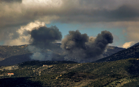 Rauch steigt auf nach einem israelischen Luftangriff im Süden des Libanons. (Archivbild) - Foto: STR/dpa Rauch steigt auf nach einem israelischen Luftangriff im Süden des Libanons. (Archivbild) - Foto: STR/dpa
