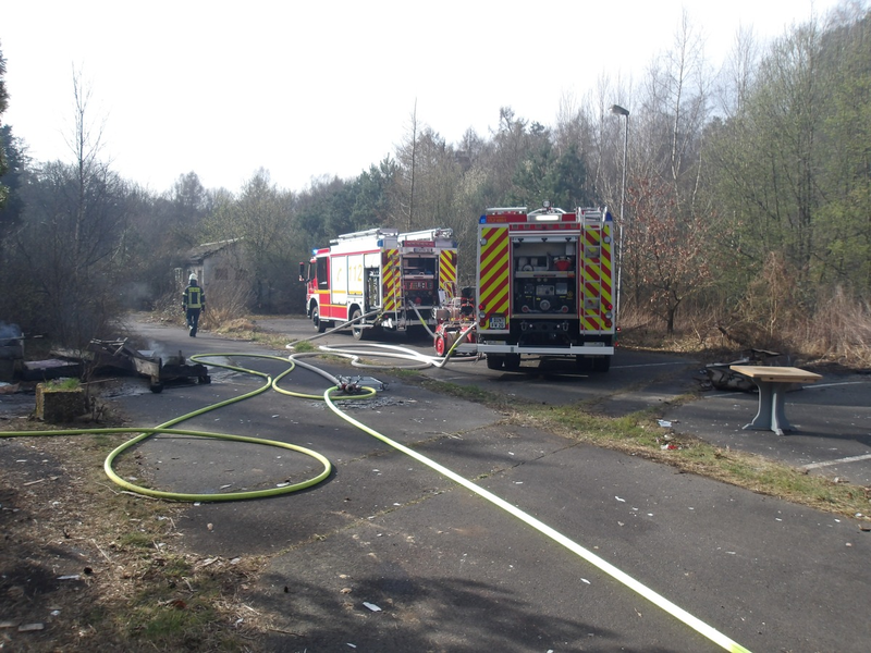 FW Dinslaken: Feuer auf altem Schießstand - Foto: presseportal.de