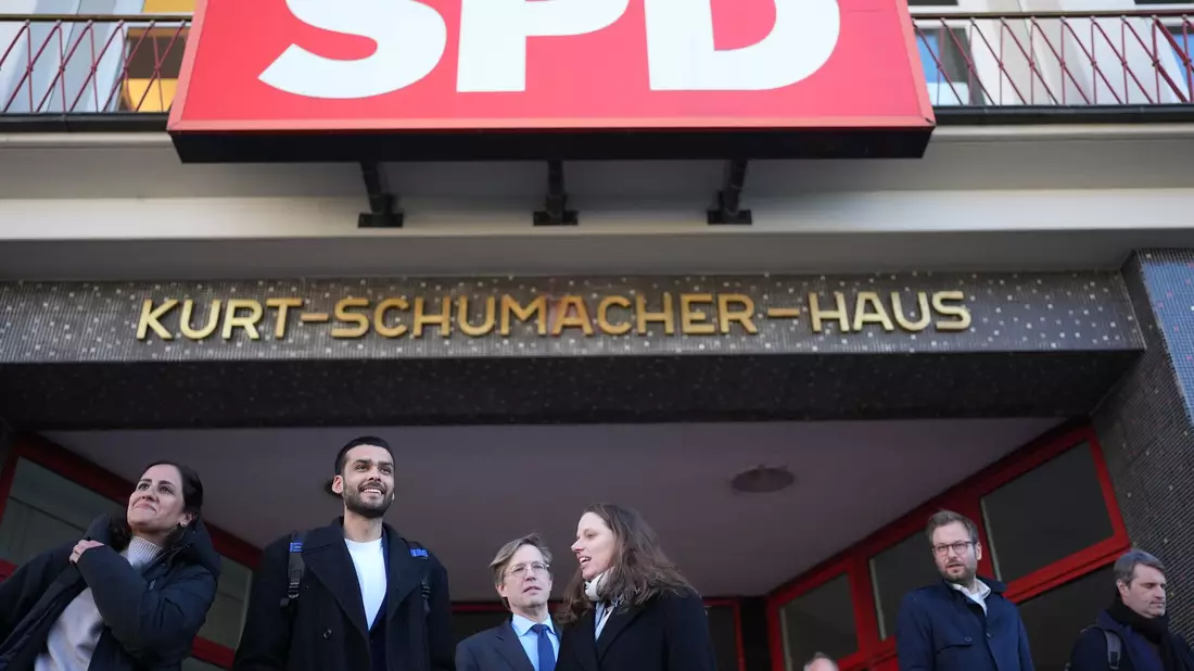 Die SPD will in Hamburg mit den Grünen über eine Koalition verhandeln (Archivbild). - Bild: Marcus Brandt/dpa