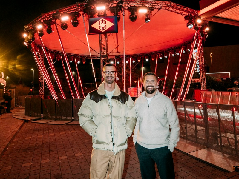Wer gewinnt heute 100.000 Euro? Joko & Klaas spielen jetzt live auf einem Autohof in Baden-Württemberg Ein sehr gutes Quiz (mit hoher Gewinnsumme) - Foto: Joyn/Julian Mathieu, presseportal.de