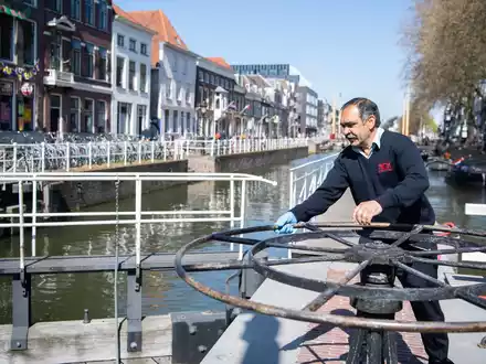 In Utrecht in den Niederlanden gibt es eine Schleuse mit virtueller Türklingel für Fische.  - Foto: Robert Oosterbroek/Stadt Utrecht /dpa