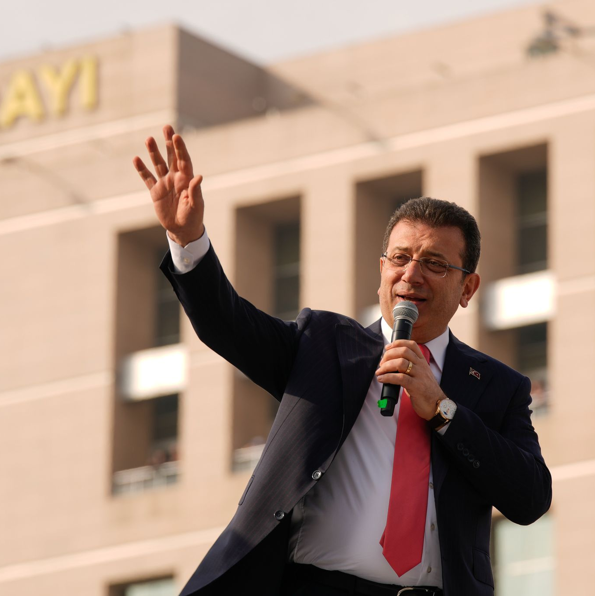 Der abgesetzte Istanbuler Bürgermeister Ekrem Imamoglu gilt als aussichtsreichster politischer Herausforderer von Präsident Recep Tayyip Erdogan. (Archivbild) - Foto: Emrah Gurel/AP/dpa