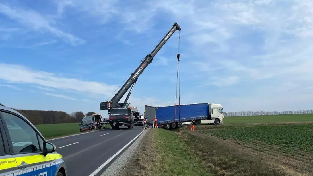 LPI-J: Gefährdung des Straßenverkehrs - Zeugen gesucht - Bild: presseportal.de