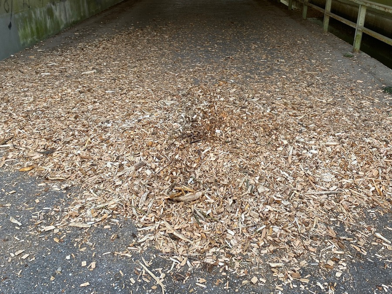 POL-PDLD: Kandel - Unfall durch verlorene Hackschnitzel - Foto: presseportal.de