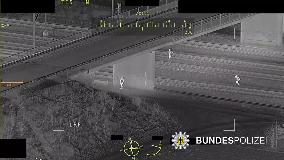 Bundespolizeidirektion München: Graffiti-Sprayer in Unterführung gestellt / Flucht endet unter Brücke - Bild: presseportal.de