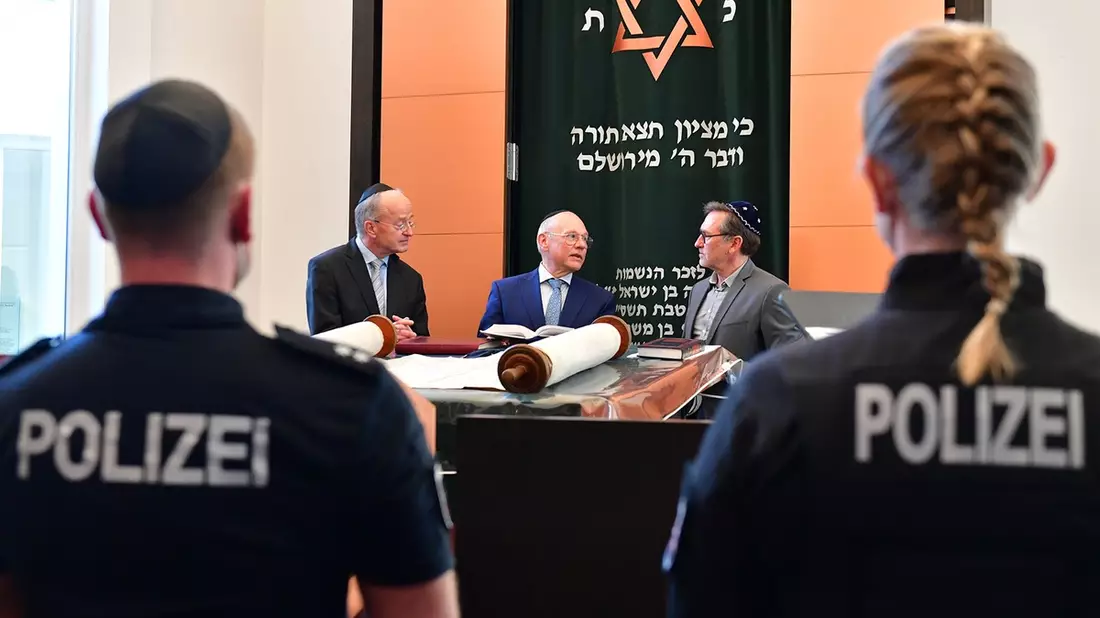 POL-OS: Menschenwürde schützen! - Demokratiewoche der Polizeidirektion Osnabrück startet - Bild: presseportal.de
