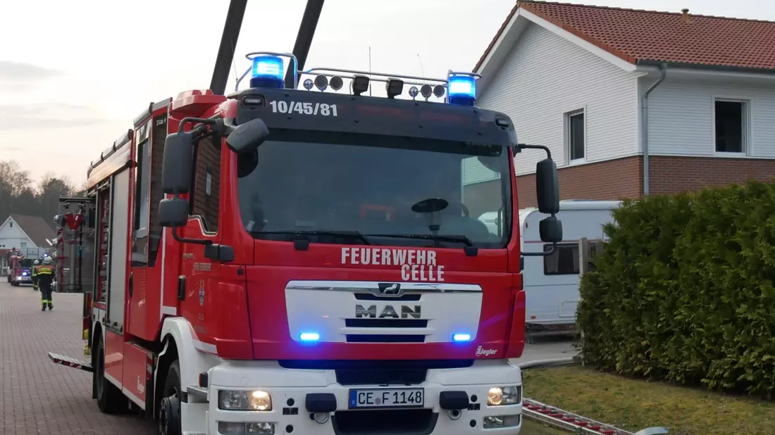 FW Celle: Brennt Gartenschuppen - Bild: presseportal.de