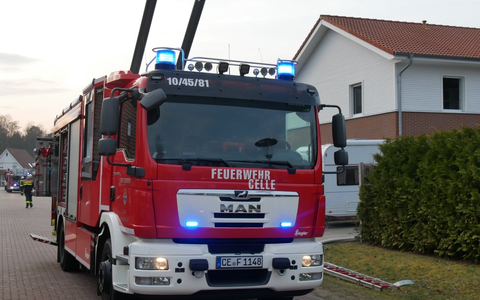 FW Celle: Brennt Gartenschuppen - Foto: presseportal.de