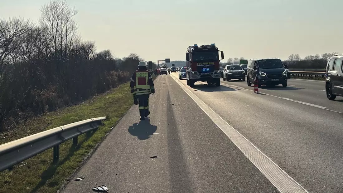 FW-ROW: +++Verkehrsunfall auf der A1 zwischen Sittensen und Heidenau +++ Verkehrsunfall auf Ortsverbindungsstraße in Klein Meckelsen+++ - Bild: presseportal.de