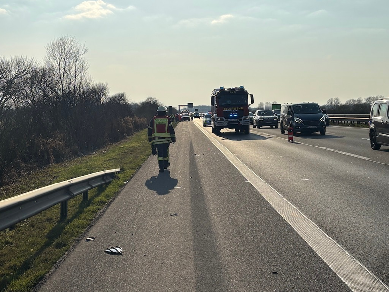 FW-ROW: +++Verkehrsunfall auf der A1 zwischen Sittensen und Heidenau +++ Verkehrsunfall auf Ortsverbindungsstraße in Klein Meckelsen+++ - Foto: presseportal.de