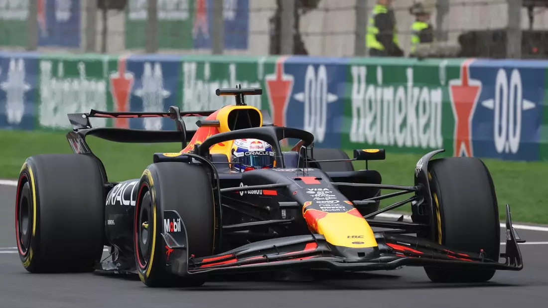Ohne Chance auf einen Podiumsplatz: Weltmeister Max Verstappen. - Bild: Alex Plavevski/Pool EPA/AP/dpa