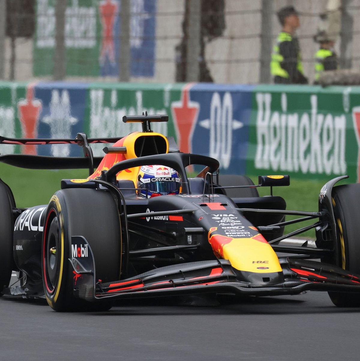 Ohne Chance auf einen Podiumsplatz: Weltmeister Max Verstappen. - Foto: Alex Plavevski/Pool EPA/AP/dpa