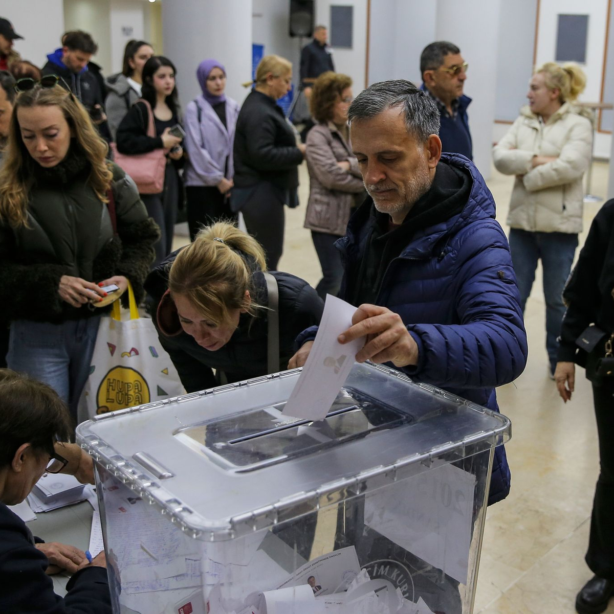 Ob Imamoglu bei der Wahl antreten kann, ist noch nicht entschieden.  - Foto: Huseyin Aldemir/AP/dpa