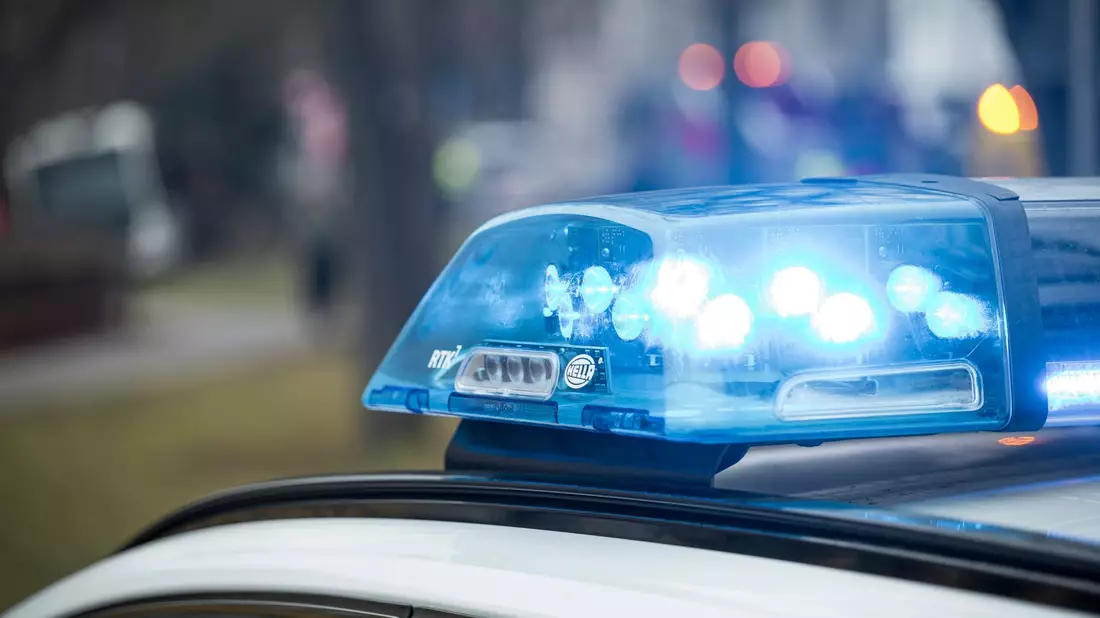 Zahlreiche Streifen waren im Einsatz (Symbolbild). - Bild: Daniel Vogl/dpa