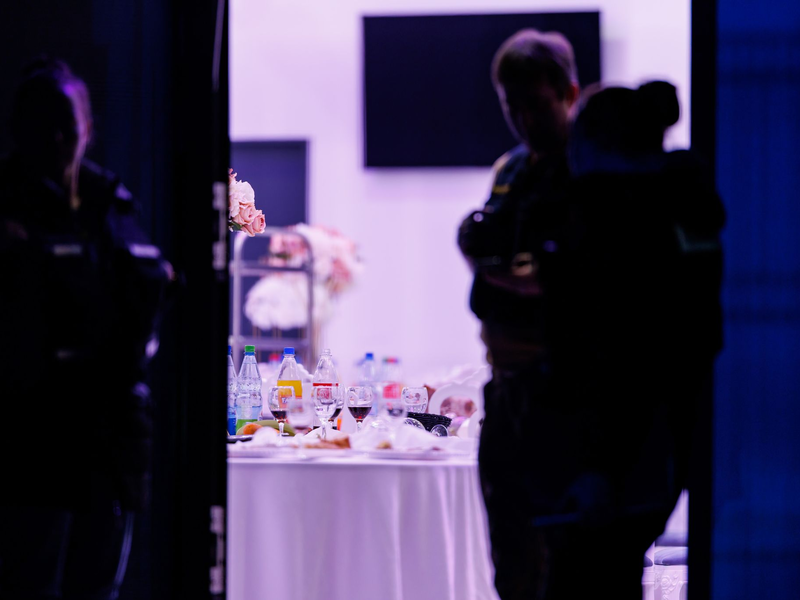 Am Tatort haben Fachleute viele Spuren sichergestellt, die nun ausgewertet werden müssen. - Foto: ---/dpa