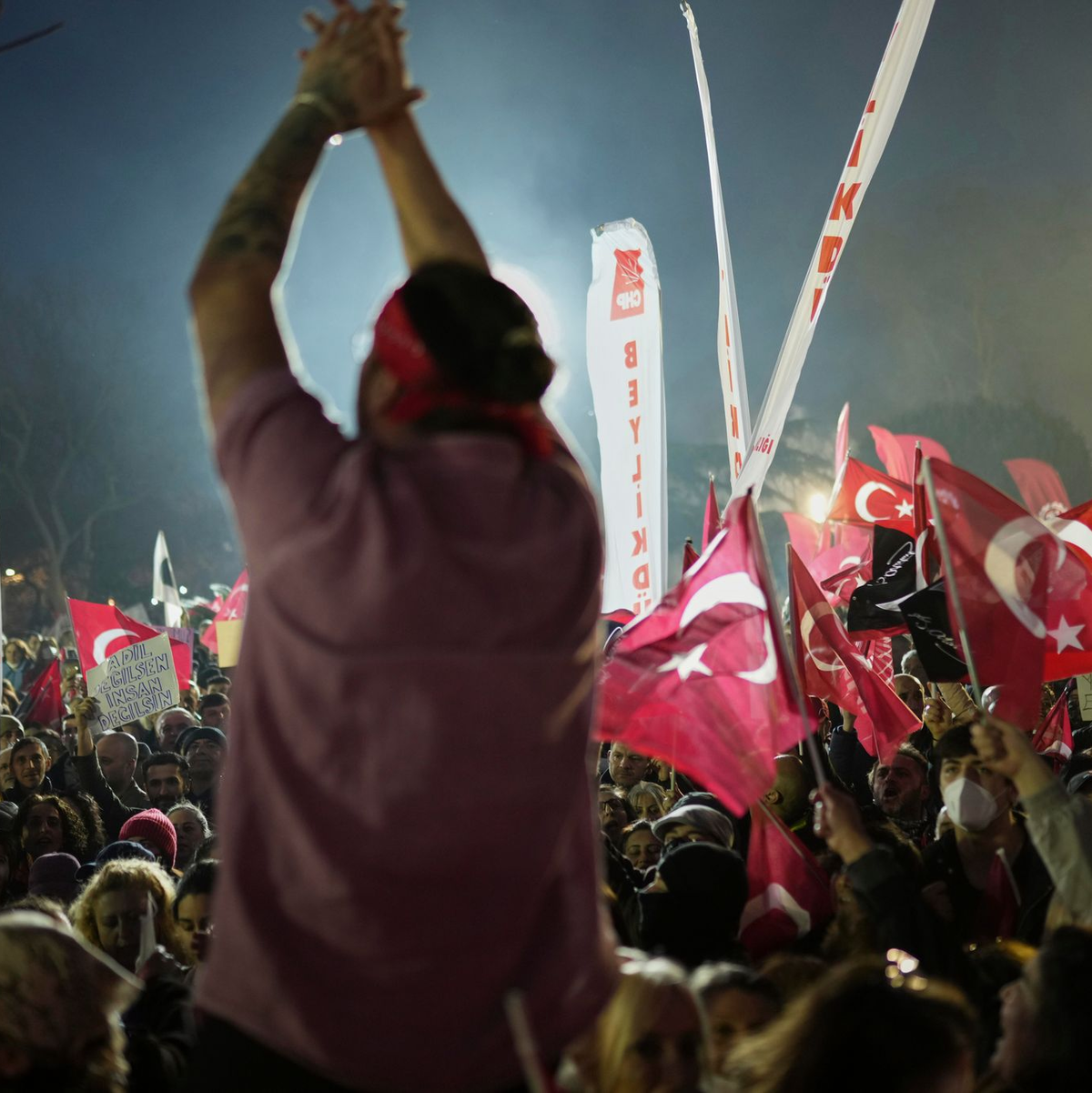 Die Festnahme Imamoglus löste landesweit empörte Proteste aus. (Archivbild) - Foto: Francisco Seco/AP/dpa