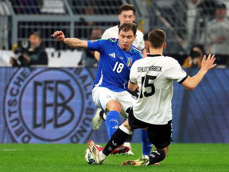 Nadien Amiri, hier im Einsatz gegen Italien, ist verletzt abgereist. - Foto: Christian Charisius/dpa