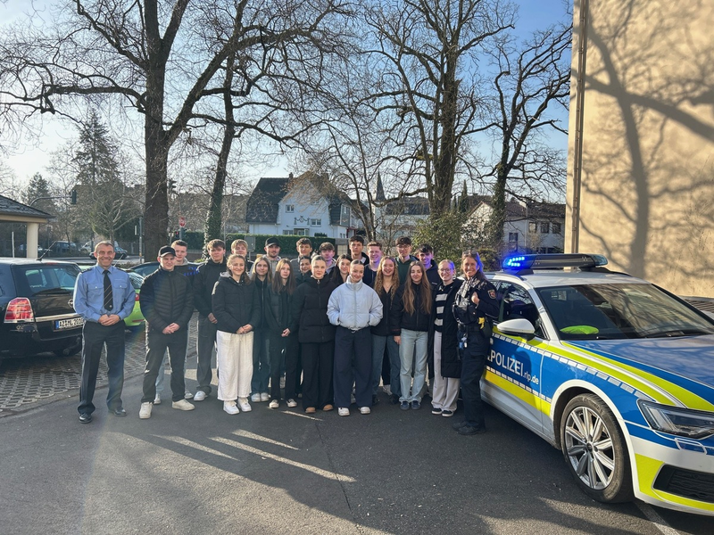 POL-PDKH: Polizeibeamte besuchen zukünftigen Nachwuchs - Foto: presseportal.de
