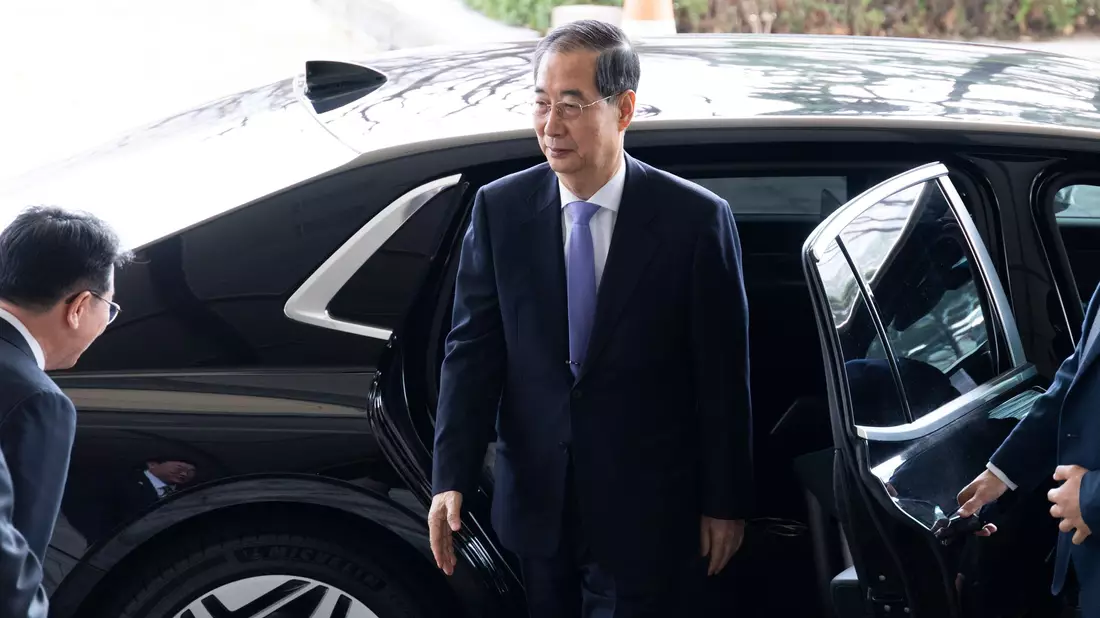Han Duck Soo bleibt im Amt.  - Bild: Heon-Kyun Jeon/EPA Pool via AP/dpa