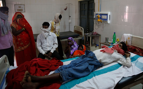 Neun Länder haben schon Probleme dabei, TB-Medikamente zu besorgen. (Archivbild) - Foto: Rajesh Kumar Singh/AP/dpa Neun Länder haben schon Probleme dabei, TB-Medikamente zu besorgen. (Archivbild) - Foto: Rajesh Kumar Singh/AP/dpa