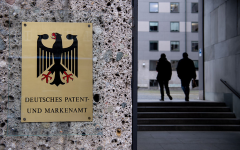 Der Haupteingang des deutschen Patent-und Markenamts in München. Die deutsche Wirtschaft hat ihren Rückstand bei den Patentanmeldungen in digitalen Schlüsseltechnologien etwas verkleinert. (Foto: Archiv) - Foto: Sven Hoppe/dpa Der Haupteingang des deutschen Patent-und Markenamts in München. Die deutsche Wirtschaft hat ihren Rückstand bei den Patentanmeldungen in digitalen Schlüsseltechnologien etwas verkleinert. (Foto: Archiv) - Foto: Sven Hoppe/dpa