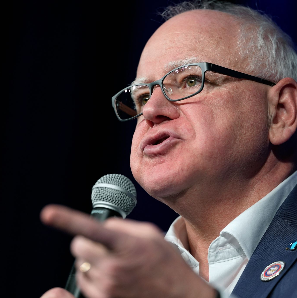 Als Vize wurde es nichts, will Tim Walz nun ins Oval Office? (Archivbild) - Foto: Matthew Putney/AP/dpa