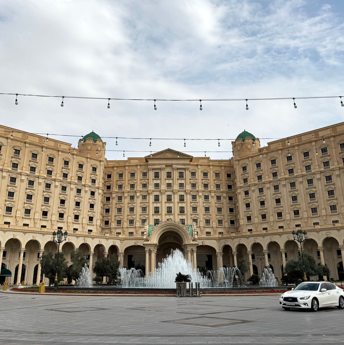Die USA und Russland verhandelten in einem Luxushotel in der saudischen Hauptstadt Riad. - Foto: Wang Dongzhen/XinHua/dpa