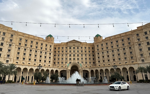 Ein Hotel in der saudi-arabischen Hauptstadt Riad dient als Ort für Gespräche zwischen Unterhändlern aus den USA und der Ukraine. (Archivbild) - Foto: Wang Dongzhen/XinHua/dpa Ein Hotel in der saudi-arabischen Hauptstadt Riad dient als Ort für Gespräche zwischen Unterhändlern aus den USA und der Ukraine. (Archivbild) - Foto: Wang Dongzhen/XinHua/dpa