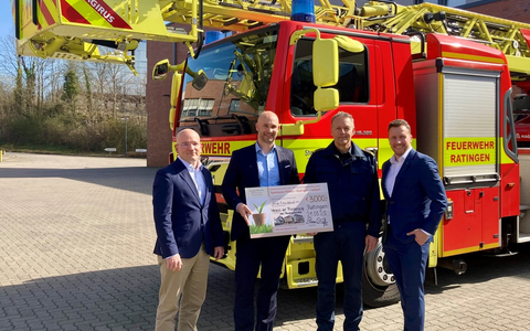 FW Ratingen: Spende für den Verein zur Förderung des Feuerschutzes in Ratingen e.V. - Foto: presseportal.de