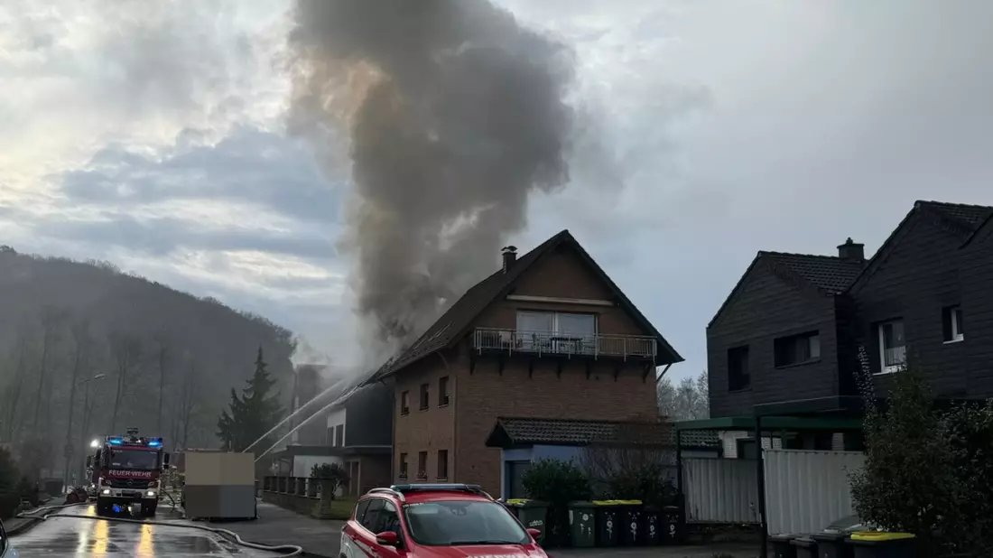 FW-Lohmar: Dachstuhlbrand in Lohmar-Agger - Großeinsatz der Feuerwehr - Bild: presseportal.de