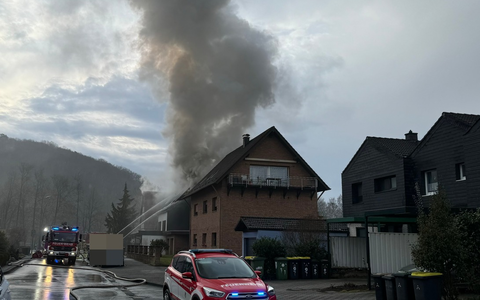 FW-Lohmar: Dachstuhlbrand in Lohmar-Agger - Großeinsatz der Feuerwehr - Foto: presseportal.de