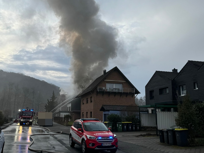 FW-Lohmar: Dachstuhlbrand in Lohmar-Agger - Großeinsatz der Feuerwehr - Foto: presseportal.de
