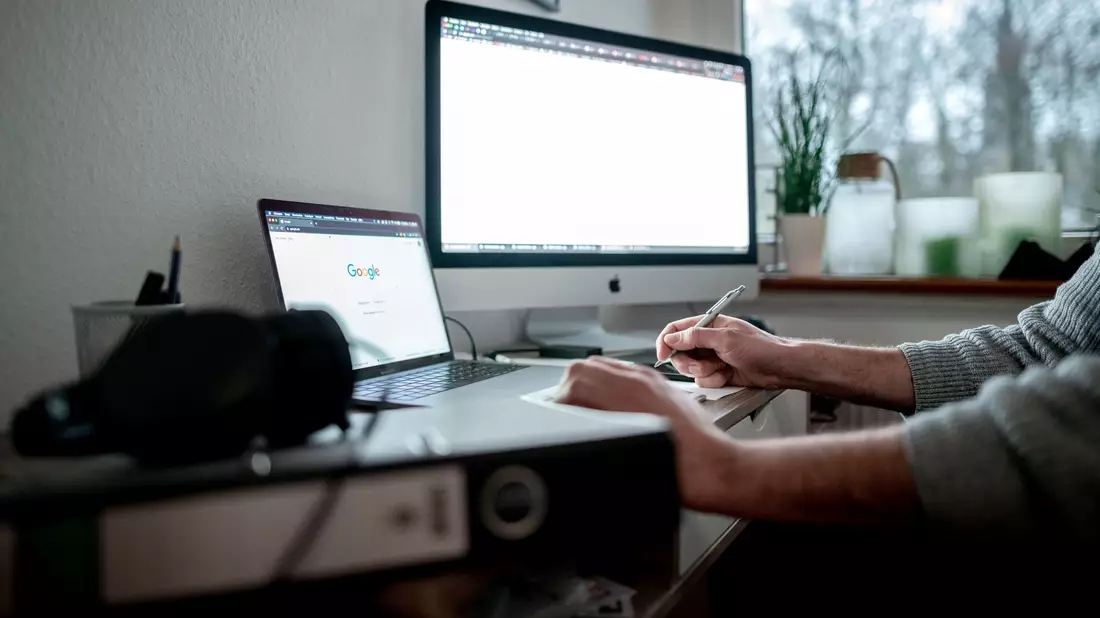 Die Homeoffice-Quote ist seit April 2022 nahezu unverändert. (Symbolbild) - Bild: Fabian Strauch/dpa/dpa-tmn