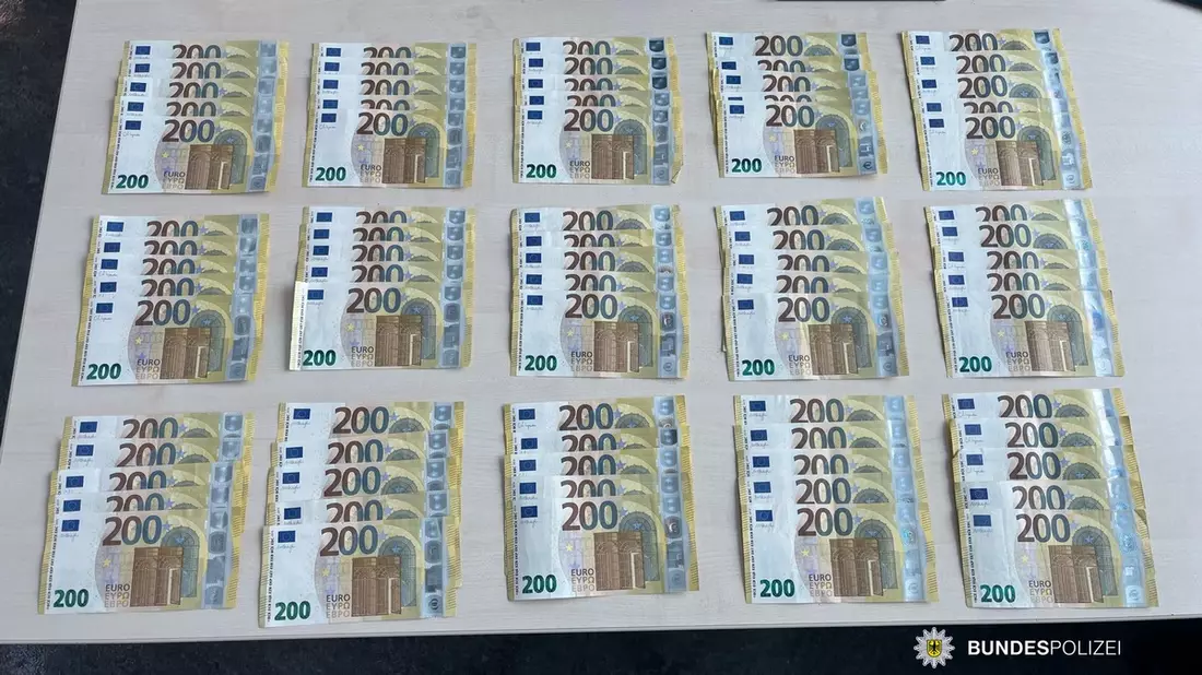 Bundespolizeidirektion München: 15.000 Euro im ICE gefunden / Ehrliche Finderin informiert Bundespolizei - Bild: presseportal.de