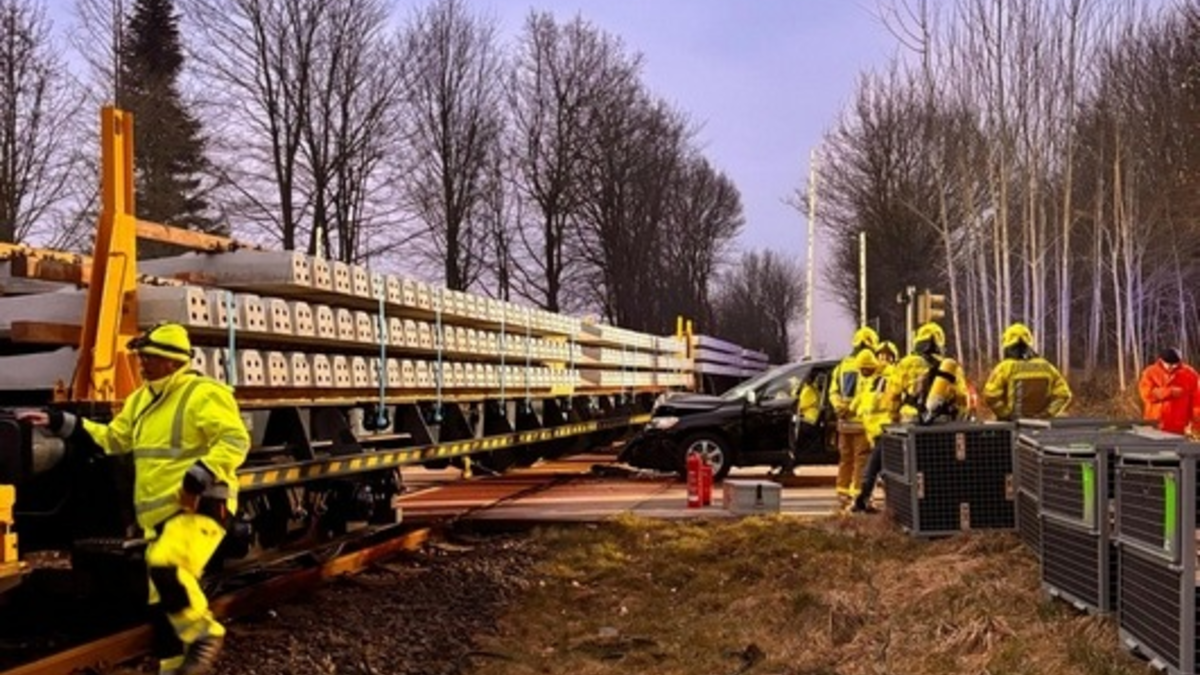 BPOL-FL: Süderbrarup - Unfall am Bahnübergang; Autofahrerin leicht verletzt - Foto: presseportal.de